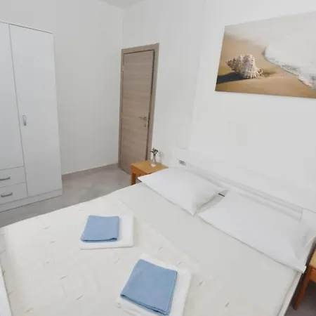 Ana - Two Bedroom A4 アパート